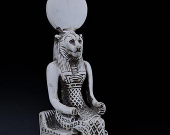 Statue de la déesse égyptienne Sekhmet, dame de guerre en pierre fabriquée en Egypte
