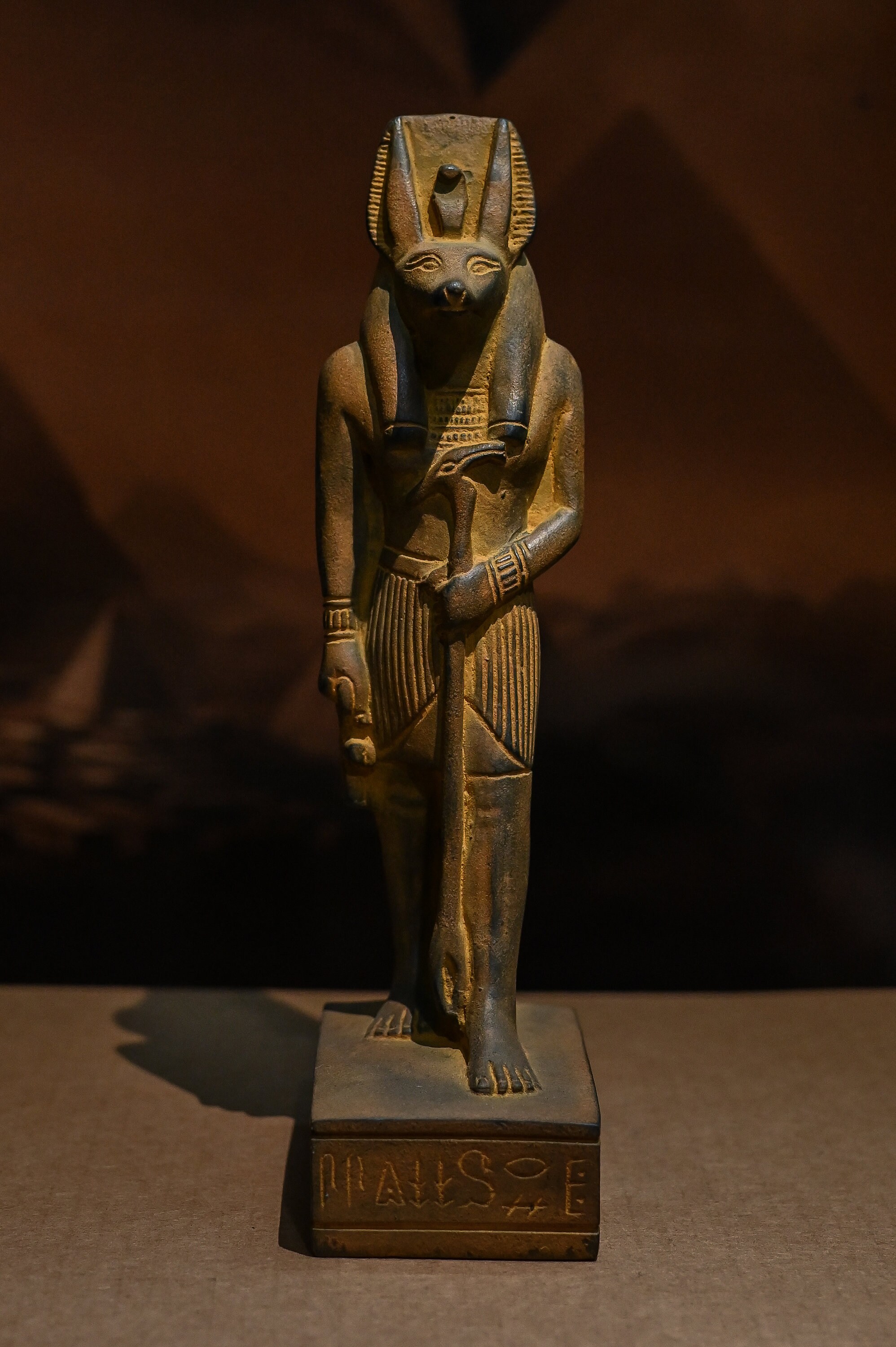 エジプトで作られた死の神アヌビスの石像 - Etsy 日本