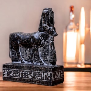 Egyptian Statue of Hathor Protecting Psammetik Sculpture heavy stone made in Egypt