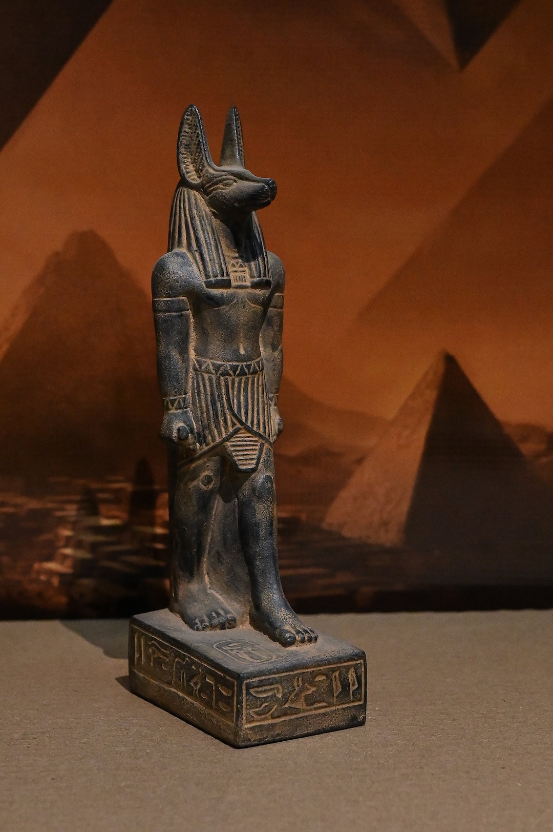 【超美品】　アヌビス像　古代エジプト神　Las Vegas LUXOR で購入 美品】 アヌビス像 古代エジプト神 Las Vegas LUXOR で購入 彫像
