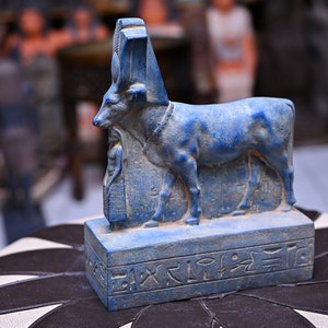 Egyptian Statue of Hathor Protecting Psammetik Sculpture heavy stone made in Egypt
