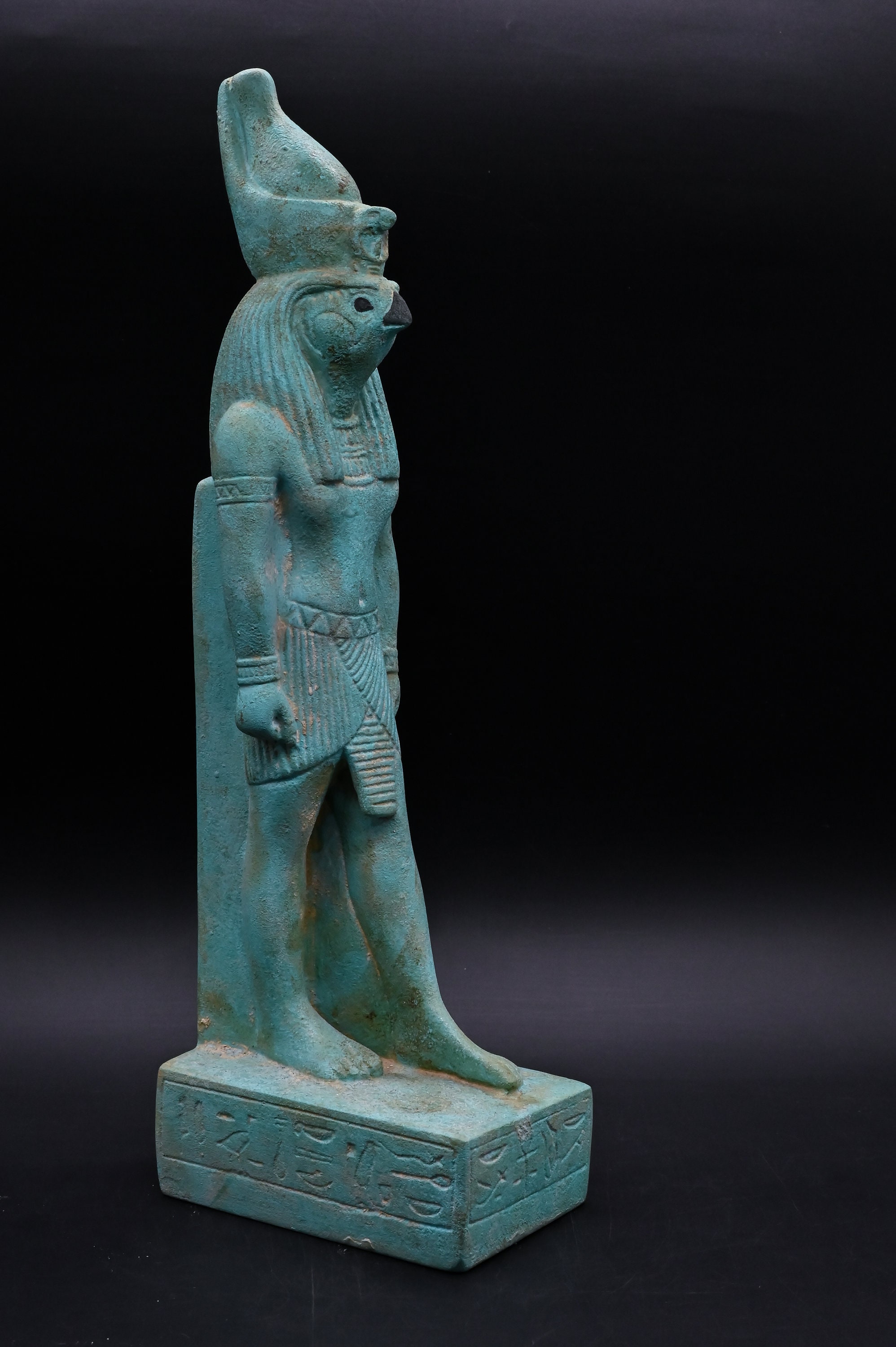 エジプトのホルス神像：守護の石神 - Etsy 日本