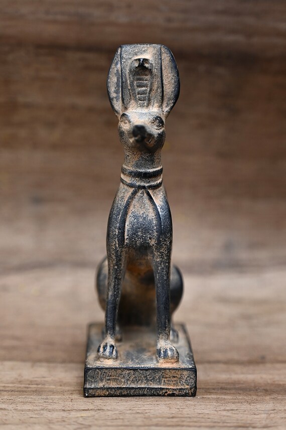 アヌビス像：エジプトの来世の神、石の彫刻 - Etsy 日本