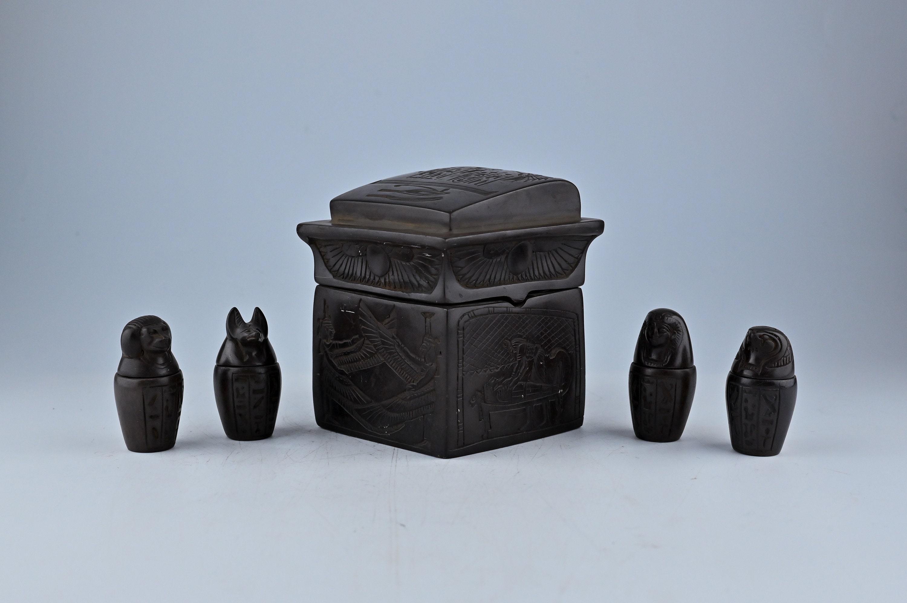 カノプス箱 4つの壺 ファラオ美術 彫刻された碑文 エジプト製の石