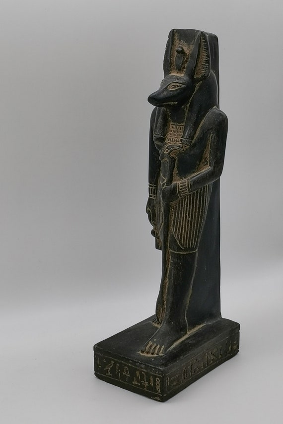 エジプトで作られた死の神アヌビスの石像 - Etsy 日本