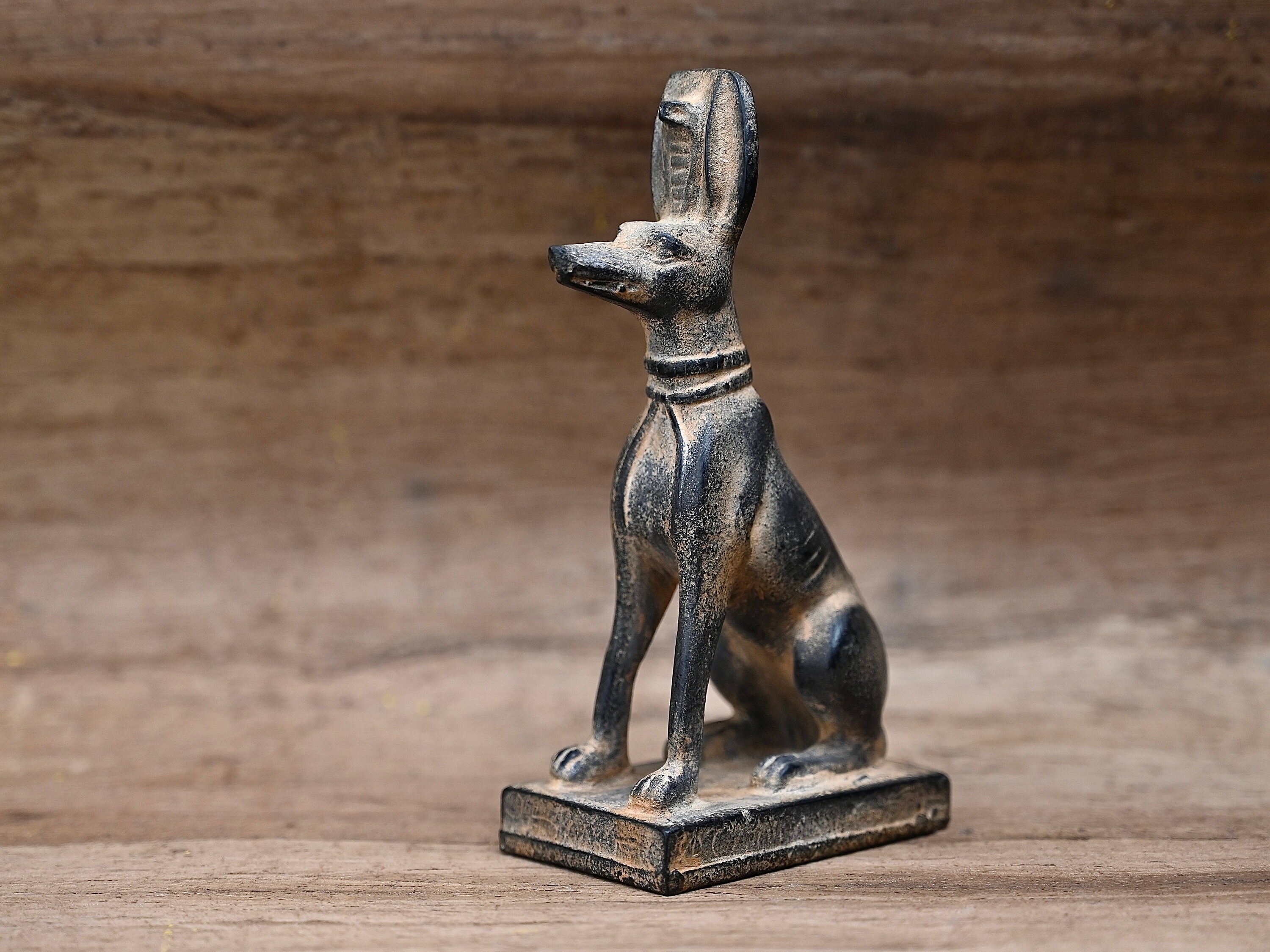 アヌビス像：エジプトの来世の神、石の彫刻 - Etsy 日本