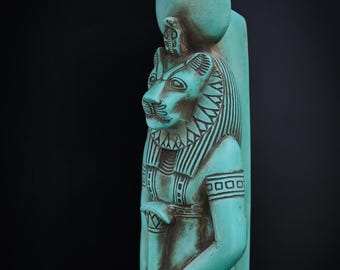 エジプトで作られた、セクメト女神の立つユニークな像。力強い
