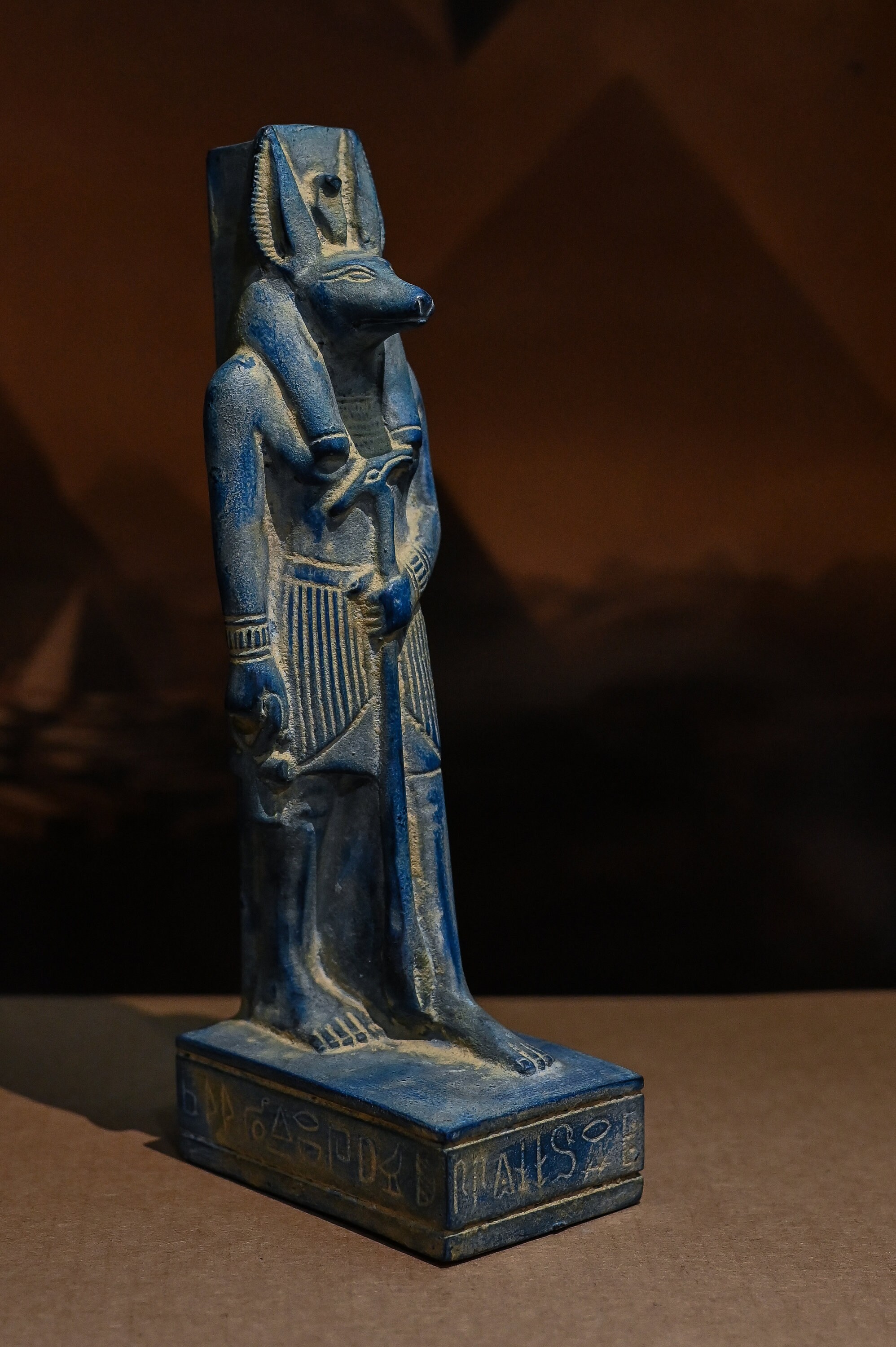 エジプトで作られた死の神アヌビスの石像 - Etsy 日本