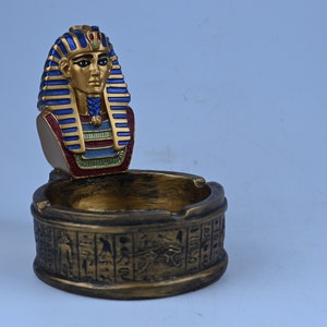 Handmade colored ashtray with King Tutankhamun&#39;s head, made in Egypt