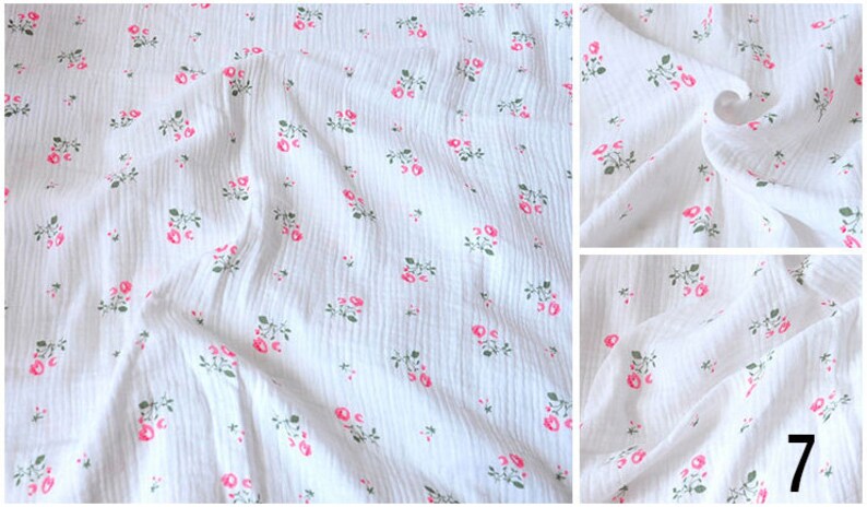 Puede incluir: Tela de algod&oacute;n blanca con un peque&ntilde;o estampado floral rosa. La tela es texturizada y tiene un aspecto ligeramente arrugado.