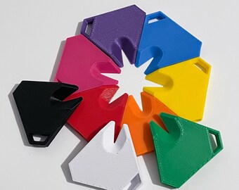 Whistle, tick remover and keychain – 3D printed – useful, sustainable and individual