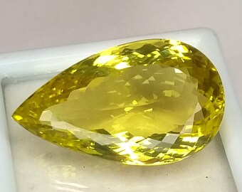 38 karat. Naturlig citronkvarts av högsta kvalitet, slipad. 32x18x13 mm. Päronformad, specialfacetterad, kalibrerad sten. Normalslipad lös ädelsten.