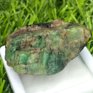118 Carat, Natural Emerald Rough, Emerald Gemstone, Raw Emerald Stone, 40x15x15 MM, Emerald Raw Gemstone, Untreated Emerald Rough.