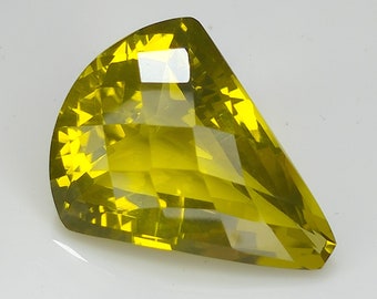 20 karat. Naturlig citronkvarts av högsta kvalitet, slipad. 23x18x10 mm. Specialfacetterad kalibrerad sten med fin form. Normalslipad lös ädelsten.