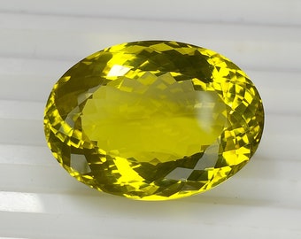 45 karat. Naturlig citronkvarts av högsta kvalitet, slipad. 28x20x14 mm. Oval form, specialfasetterad kalibrerad sten. Normalslipad lös ädelsten.
