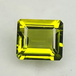 2 Ct Natural Pakistani Peridot 7x7x3 MM Octagon. Calibrate. Eye Clean To Loupe Clean Quality. Sparkling Stone. Resnobal Price. Loose Stone.