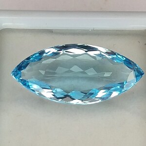 Swiss Blue Topaz Faceted Sparkling Stone Square Shape Normal Cut Reasonable Price Loose Gemstone. Sezer Cutting 22 Carats 15x15x11 MM Swiss Blue Topaz Faceted Sparkling Stone Square Shape Normal Cut Reasonable Price Loose Gemstone. Sezer Cutting 22 Carats 15x15x11 MM