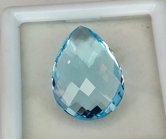 Swiss Blue Topaz Faceted Sparkling Stone Square Shape Normal Cut Reasonable Price Loose Gemstone. Sezer Cutting 22 Carats 15x15x11 MM Swiss Blue Topaz Faceted Sparkling Stone Square Shape Normal Cut Reasonable Price Loose Gemstone. Sezer Cutting 22 Carats 15x15x11 MM