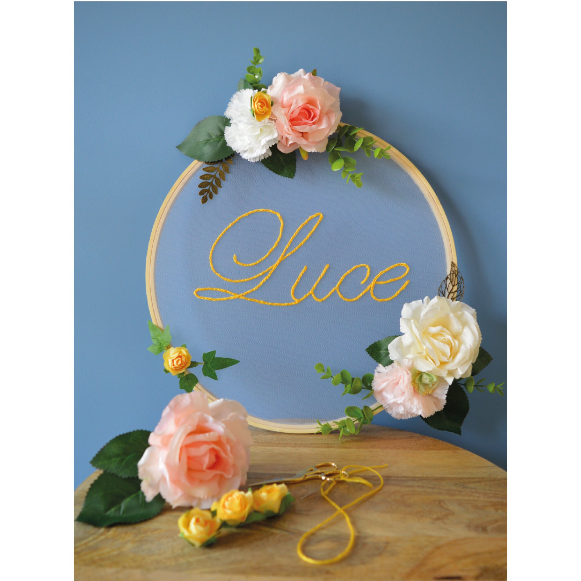 Cadre Mural Floral Brodé