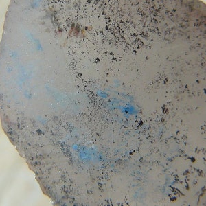Papagoite dans quartz - Mine de Messine, Afrique du Sud - 54 x 32 x 8 mm / 11,0 g - Grand cristal plat auto-cicatrisé inhabituel