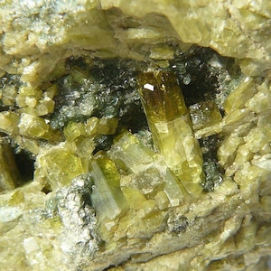 Epidote - Bourg D&#39;Oisans, France - 56x60x27mm / 104.1g - Gemmy Crystals on massive Epidote - Collected in the 1970&#39;s