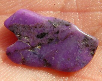 Sugilite - Polished Tumble Stone - Top COLOUR but VERY SMALL: 17x10x3mm / 3.6 Carats (0.73g) - Old stock (2008) - Wessels Mine, South Africa