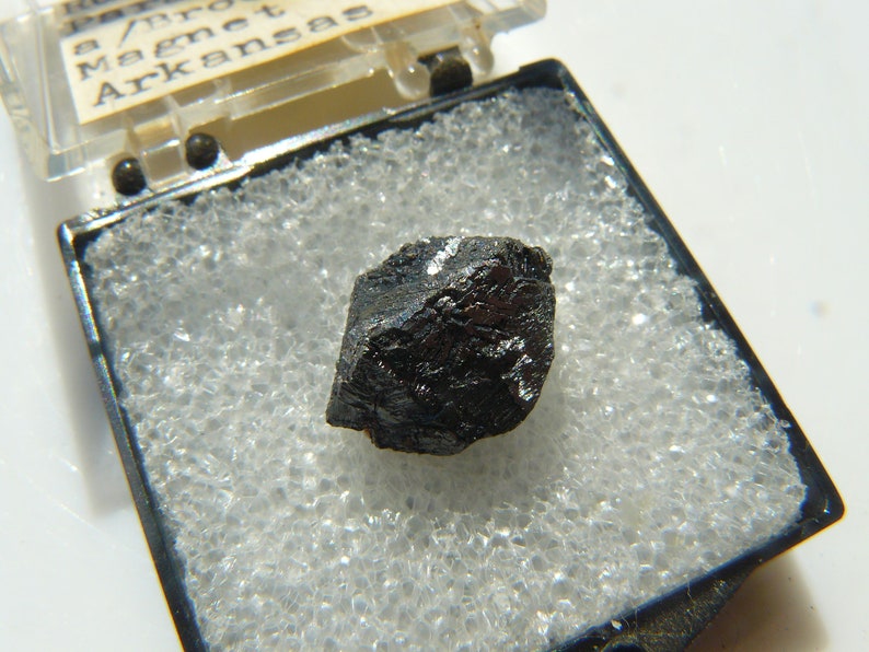 Rutile Paramorph after Brookite - 1960's Thumbnail - Magnet Cove, Arkansas, USA - Superb Bi-pyramidal Crystal - A Classic image 4