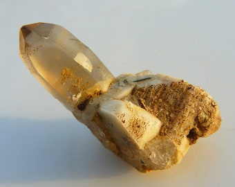 Rökkvartskristall - 36x31x23mm / 15.9g - Med fältspat och ägirin - Mount Malosa, Zomba, Malawi