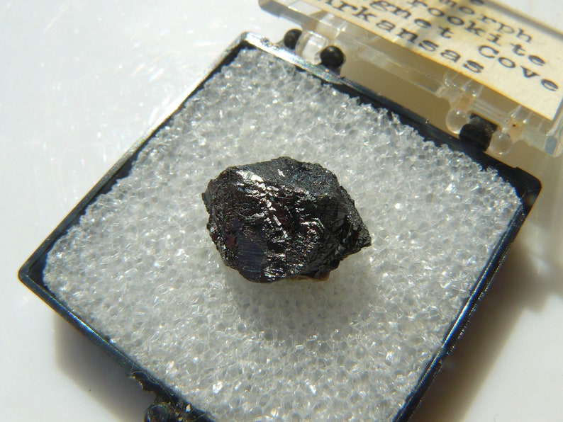 Rutile Paramorph after Brookite - 1960's Thumbnail - Magnet Cove, Arkansas, USA - Superb Bi-pyramidal Crystal - A Classic image 5