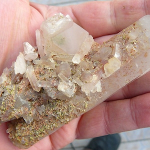 Amas de quartz fantôme de Messine - avec épidote, piémontite, cuivre natif - Mine de Messine, Afrique du Sud - GRAND : 120 x 58 x 43 mm / 161,2 g