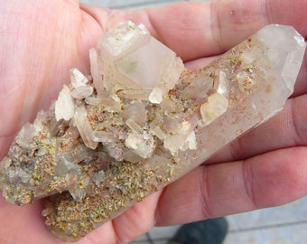 Cúmulo de cuarzo fantasma de Messina (con epidota, piemontita y cobre nativo) - Mina Messina, Sudáfrica - GRANDE: 120 x 58 x 43 mm / 161,2 g