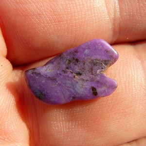 Sugilite Polished Tumble Stone Top COLOUR but VERY SMALL: 17x10x3mm / 3.6 Carats 0.73g Old stock 2008 Wessels Mine, South Africa image 2