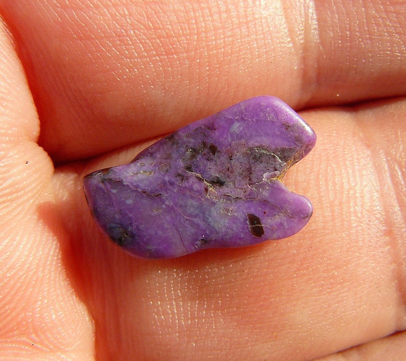 Sugilite Polished Tumble Stone Top COLOUR but VERY SMALL: 17x10x3mm / 3.6 Carats 0.73g Old stock 2008 Wessels Mine, South Africa image 2