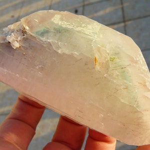 Ajoite ET papagoite en quartz - XXLARGE 107 x 60 x 45 mm / Cristal à double terminaison 322 g - Très long fantôme - Mine de Messine, Afrique du Sud