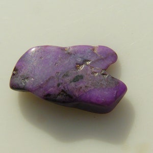 Sugilite Polished Tumble Stone Top COLOUR but VERY SMALL: 17x10x3mm / 3.6 Carats 0.73g Old stock 2008 Wessels Mine, South Africa image 7