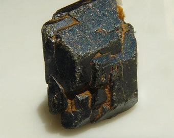 Augita - Región de Arusha, Tanzania - 2 cristales de doble terminación - 20 x 15 x 15 mm y 12 x 8 mm - ANTIGUOS TIEMPOS EXCEPCIONALES (Tanganica) Década de 1950