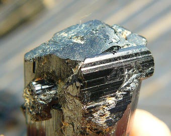 Turmalina Negra - Madagascar - Cristal Terminado, Brillante - Mediano: 30x20x17mm / 14.8g - Excelente Calidad