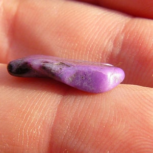 Sugilite Polished Tumble Stone Top COLOUR but VERY SMALL: 17x10x3mm / 3.6 Carats 0.73g Old stock 2008 Wessels Mine, South Africa image 8