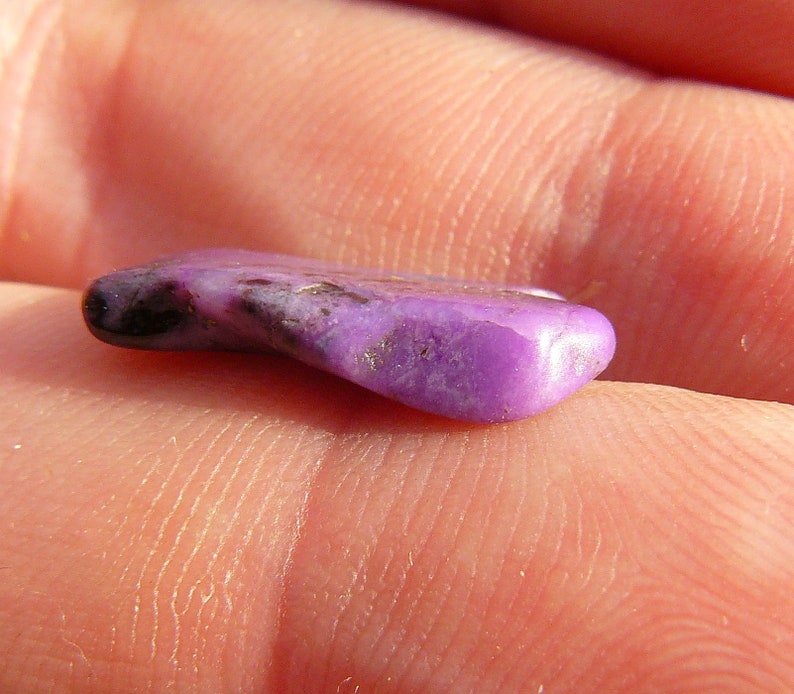 Sugilite Polished Tumble Stone Top COLOUR but VERY SMALL: 17x10x3mm / 3.6 Carats 0.73g Old stock 2008 Wessels Mine, South Africa image 8