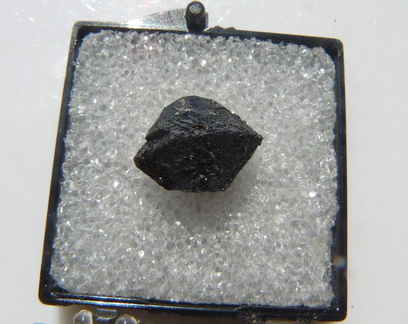 Rutile Paramorph after Brookite - 1960's Thumbnail - Magnet Cove, Arkansas, USA - Superb Bi-pyramidal Crystal - A Classic image 3
