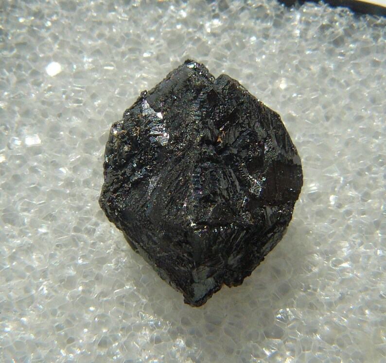 Rutile Paramorph after Brookite - 1960's Thumbnail - Magnet Cove, Arkansas, USA - Superb Bi-pyramidal Crystal - A Classic image 8
