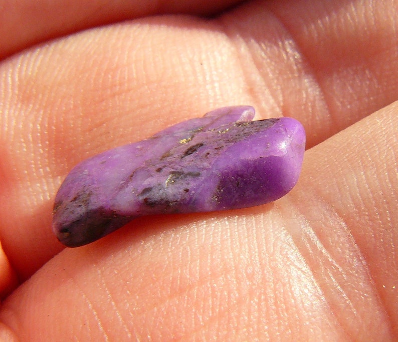 Sugilite Polished Tumble Stone Top COLOUR but VERY SMALL: 17x10x3mm / 3.6 Carats 0.73g Old stock 2008 Wessels Mine, South Africa image 10