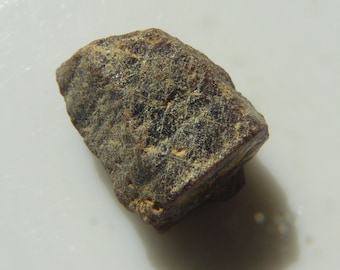 Ruby Crystal - Madagascar - Small: 20x15x11mm / 40.5 Carats (8.1g) - Raw Natural Hexagonal Crystal