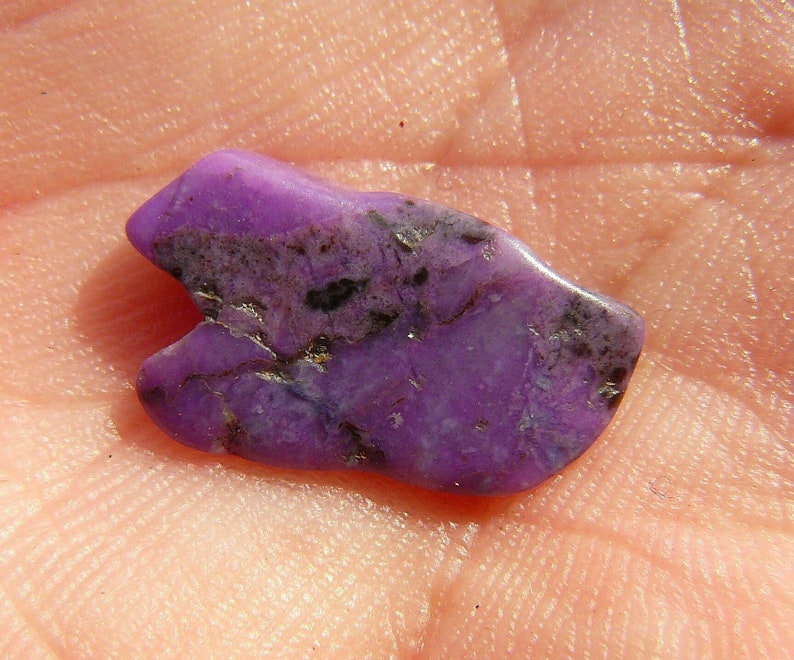 Sugilite Polished Tumble Stone Top COLOUR but VERY SMALL: 17x10x3mm / 3.6 Carats 0.73g Old stock 2008 Wessels Mine, South Africa image 1