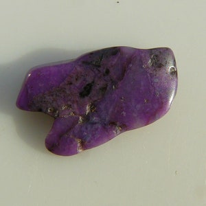 Sugilite Polished Tumble Stone Top COLOUR but VERY SMALL: 17x10x3mm / 3.6 Carats 0.73g Old stock 2008 Wessels Mine, South Africa image 6