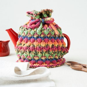 Wool Knitted Tea Cozy for Small Teapot (2-3 cup), Cottagecore Kitchen Decor, Tea Kettle Cover, Hand Knitted Gift for Tea Lover