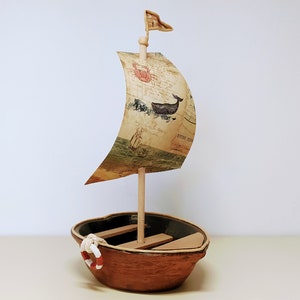 Veliero in ceramica. Barca decorativa. Regalo per lui. Veliero in ceramica. Barca in ceramica a forma di noce.