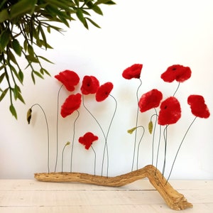 Mohnblumenstiele, Blumenarrangement, Blumenarrangement aus Wollfilz, Blumendekoration für Zuhause, Holzarrangement, Tafelaufsatz