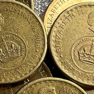 2016, 2 Dollar Changeover Queens Head Crown, Coloured coin, Circulated