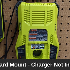 Soporte de tablero perforado Ryobi One+ P117 para cargador de batería One Plus de 18 V